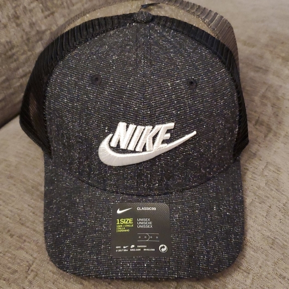 Nike Classic 99 Trucker Hat Adjustable